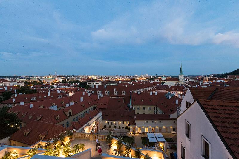 Tradiční Hradozámecká noc v Zahradách pod Pražským hradem