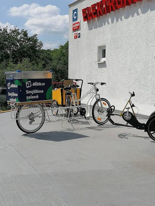 Konec zásobovacích náklaďáků v centru. Praha chce vsadit na cyklocargo.