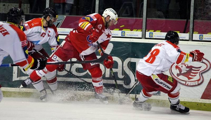 Hokejová baráž Slavia Praha - Olomouc. 14. dubna 2015.