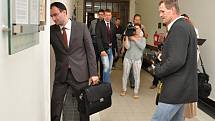 Jednání Vrchního soudu v Praze v kauze lobbisty Ivo Rittiga přitahovalo pozornost médií, ačkoliv dotyčný nebyl jednání osobně přítomný.