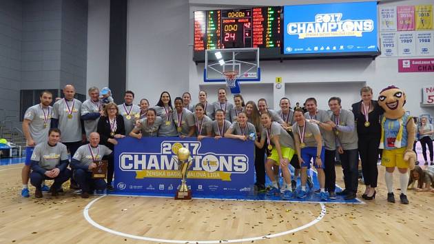 Vyhrávat nikdy neomrzí. Basketbalistky USK nemají u nás konkurenci a jsou opět mistryněmi Česka.