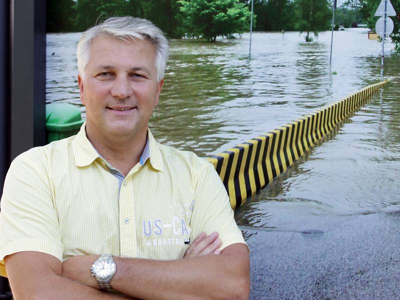 Zahájení výstavy Povodně 2013 spojené se sbírkou pro lidi postižené záplavami.  