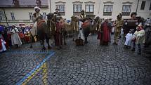 Tradiční Tříkrálový průvod prošel 5. ledna na Hradčanech v Praze. Předcházela mu mše, kterou sloužil kardinál Duka pro koledníky.