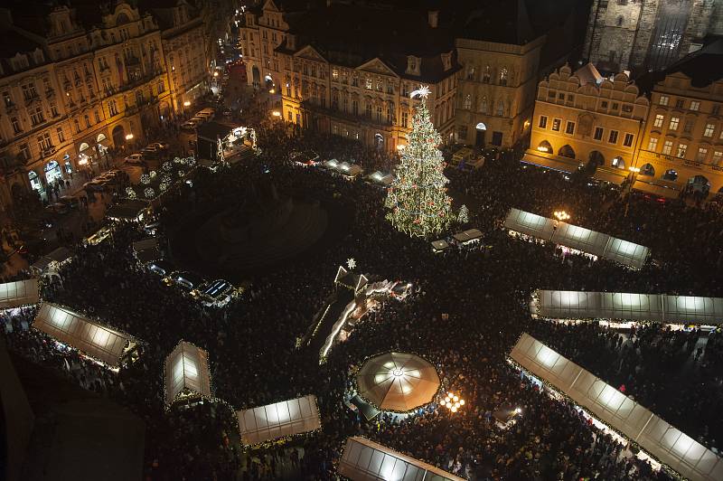 Rozsvěcení vánočního stomu na pražském Staromětském náměstí