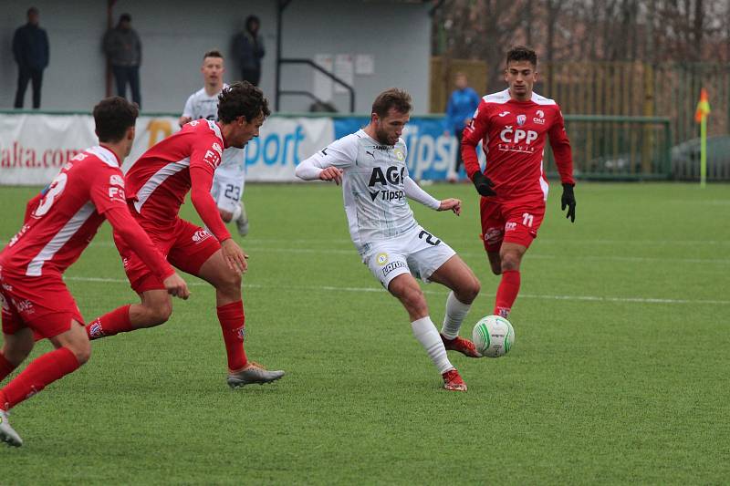 V rámci Tipsport ligy se na Xaverově utkaly Teplice s Pardubicemi. Zápas skončil remízou 1:1.