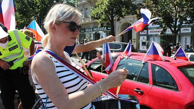 Z protestní 'Jízdy za naše děti a svobodu' na Václavském náměstí v Praze.