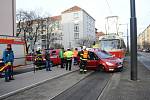 Nehoda tramvaje a osobního automobilu. 