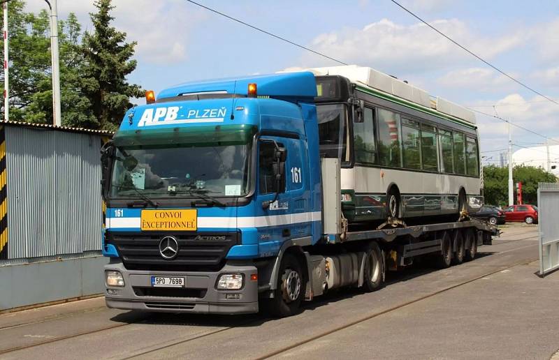 Pražský dopravní podnik má vlastní trolejbus, 15 let starý 24Tr koupil z Plzně.