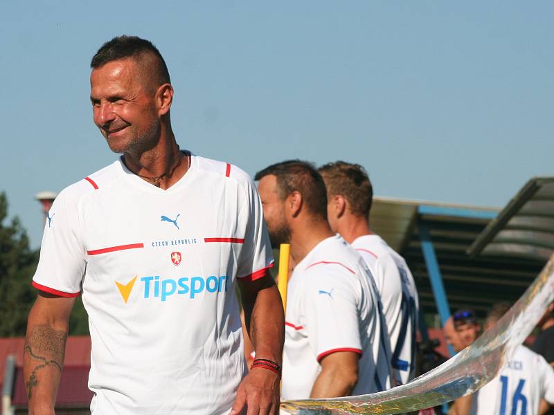 Jiří Novotný nastoupil v Psárech za stříbrný tým z Eura 1996.