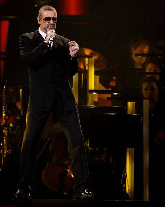Britský zpěvák George Michael vystoupil 14. listopadu v pražské O2 Areně v rámci svého turné Symphonica.
