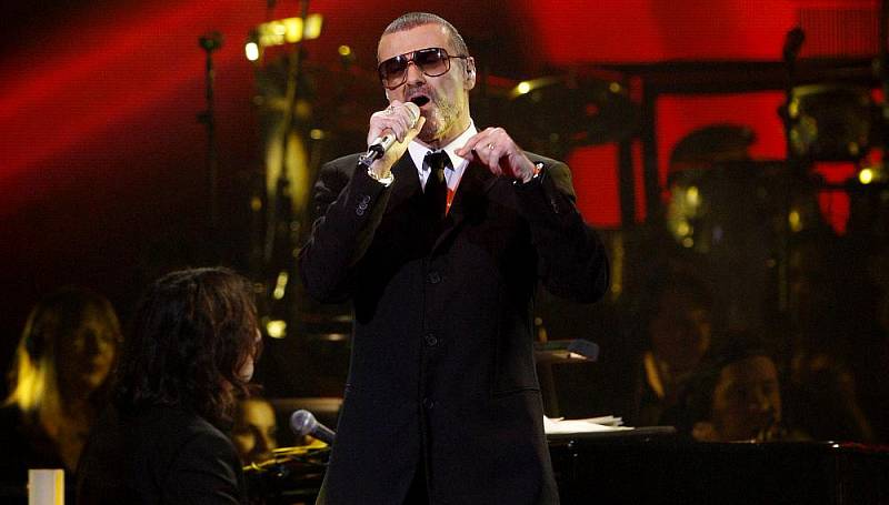 Britský zpěvák George Michael vystoupil 14. listopadu v pražské O2 Areně v rámci svého turné Symphonica.