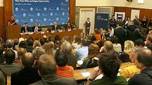 Na Filozofické fakultě UK se konal v neděli  kulatý stůl, připomínající roční výročí udělení Nobelovy ceny míru činskému disidentovi Liou Siao-poovi.