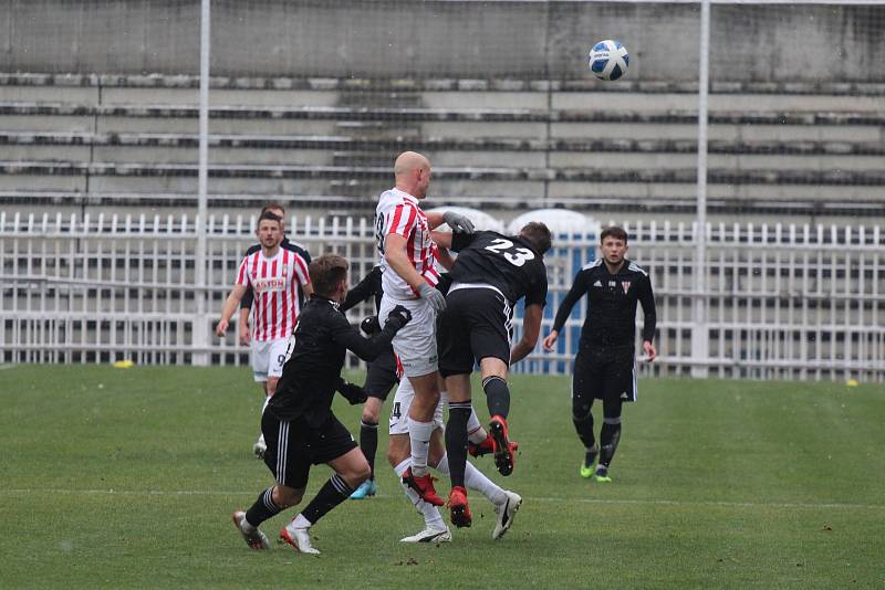 Podzim v ČFL završila dohrávka Žižkov - Zápy. Domácí slavili výhru 1:0.