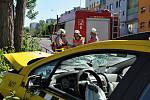 Naštěstí bez fatálních následků a jen s vyšší hmotnou škodou se v sobotu odpoledne obešla havárie taxíku, jeho řidič naboural u sídliště Krč v Praze 4. 