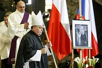 Arcibiskup Dominik Duka sloužil 16. dubna v chrámu sv. Víta v Praze zádušní mši za oběti polského leteckého neštěstí.