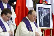 Arcibiskup Dominik Duka sloužil 16. dubna v chrámu sv. Víta v Praze zádušní mši za oběti polského leteckého neštěstí.