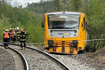 Nehoda osobního vlaku u Mníšku pod Brdy.