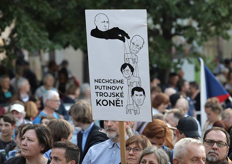 Demonstrace proti Marii Benešové a Andreji Babišovi 21. května 2019 na Václavském náměstí.