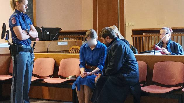 U Městského soudu v Praze v pondělí pokračovalo hlavní líčení v kauze pražské vraždy léčitele z Kutné Hory, kde jako jedna ze dvou obžalovaných žen figuruje kutnohorská zubařka.