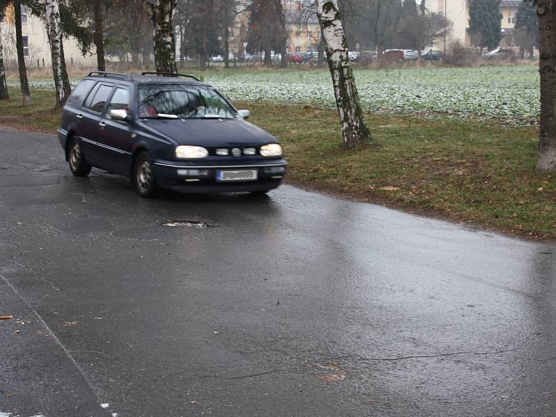 Ledovka na silnici. Ilustrační foto. 