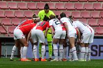 Fotbalové derby žen před zraky 5734 diváků vyhrály sparťanky 1:0.