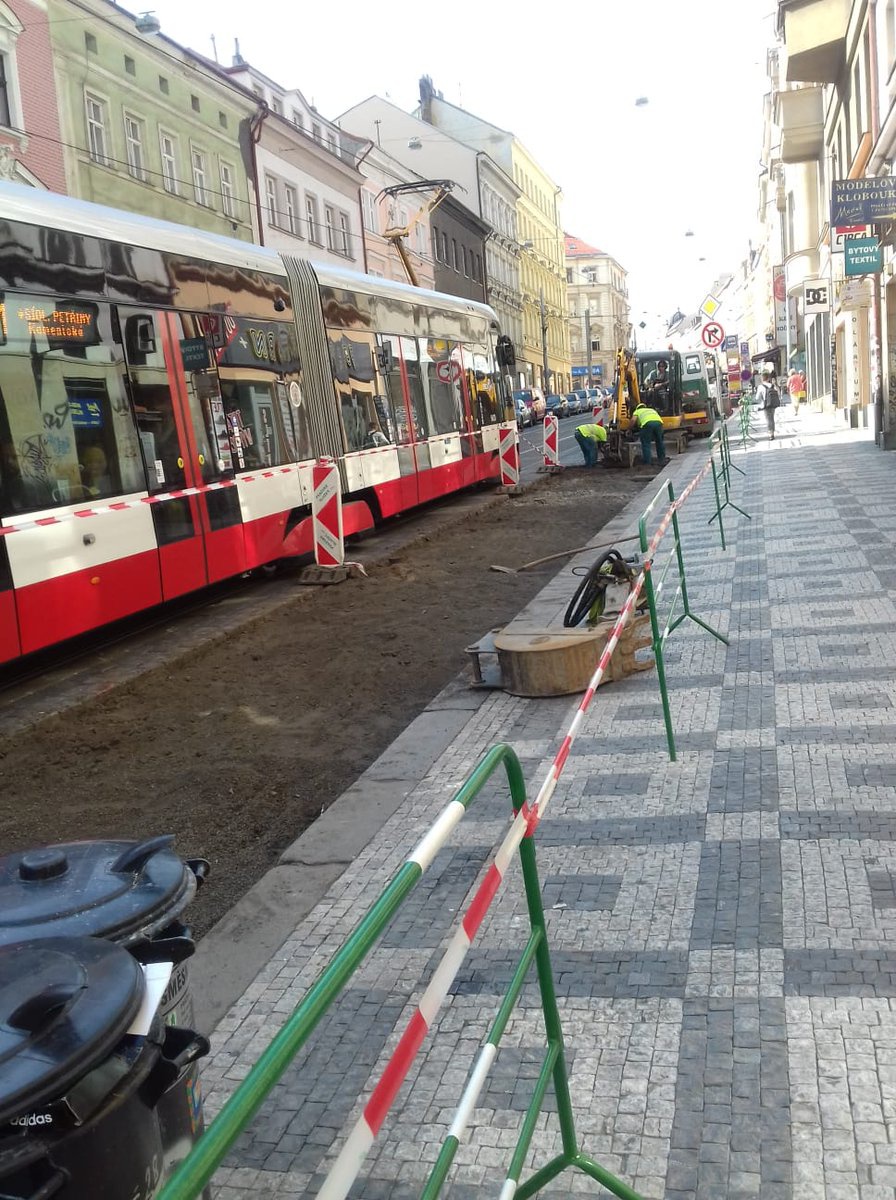 Tramvajová zastávka Kamenická prochází rekonstrukcí. Bude bezbariérová -  Pražský deník