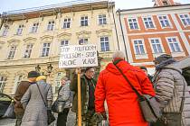Demonstrace příznivců před soudem s Ladislavem Vrabelem v Praze 2. března 2023.