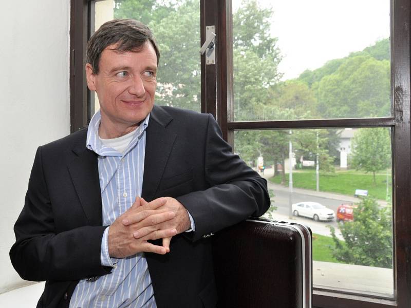 Bývalý hejtman David Rath, stíhaný pro podíl na údajných korupčních manipulacích se zdravotnickými a stavebními zakázkami Středočeského kraje, u Krajského soudu v Praze.