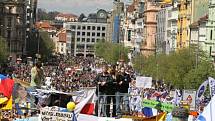 Demonstrace v Praze v sobotu 21.dubna na Václavském náměstí. 