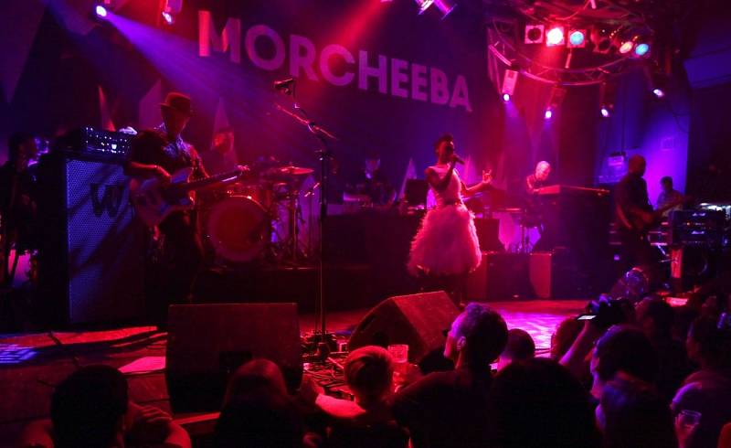 Koncert kapely Morcheeba v pražském klubu Roxy