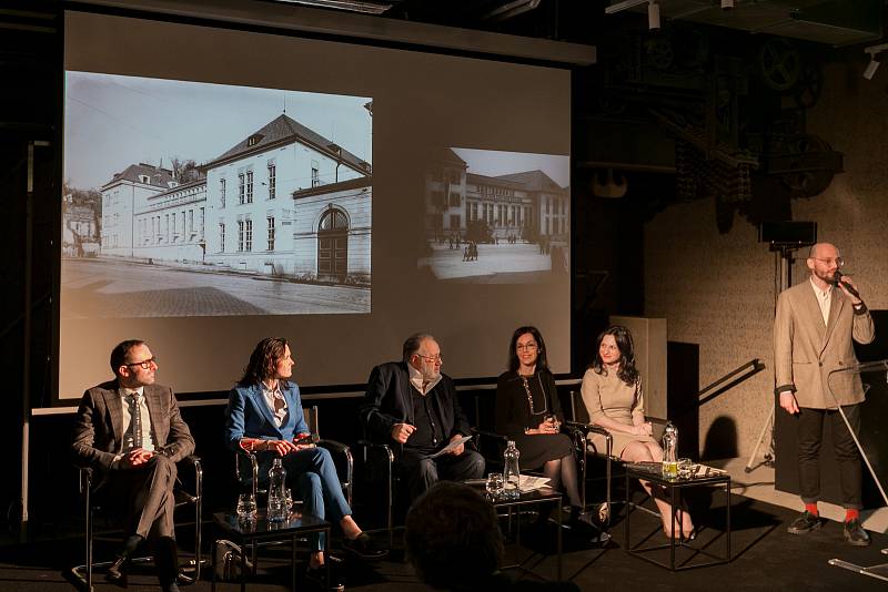 Z tiskové konference k výstavě Kinetismus: 100 let elektřiny v umění.