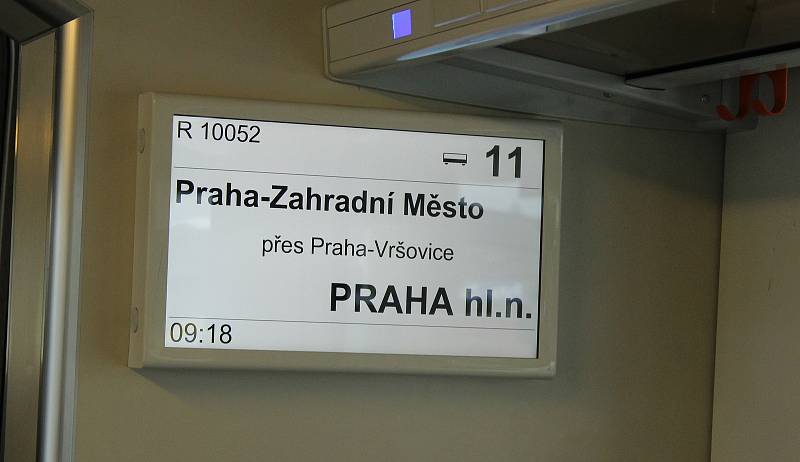 Praha - Zahradní Město - slavnostní otevření s mezizastávkou ve Vršovicích.