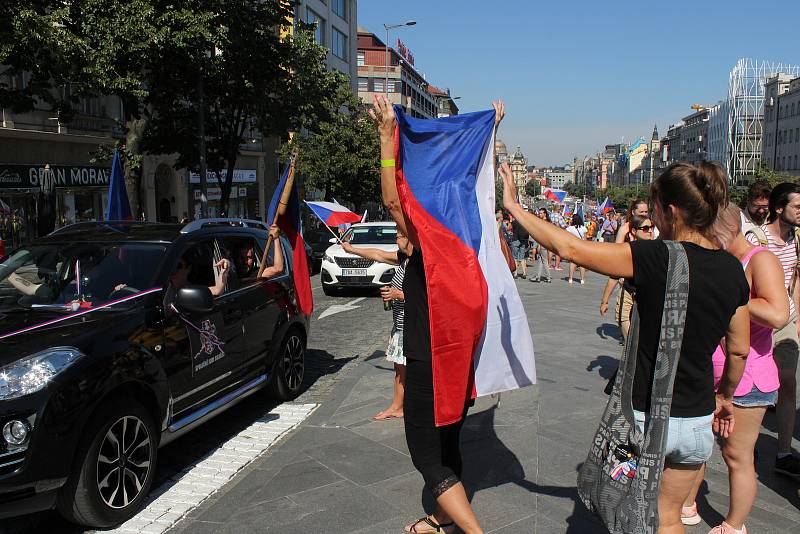 Z protestní 'Jízdy za naše děti a svobodu' na Václavském náměstí v Praze.