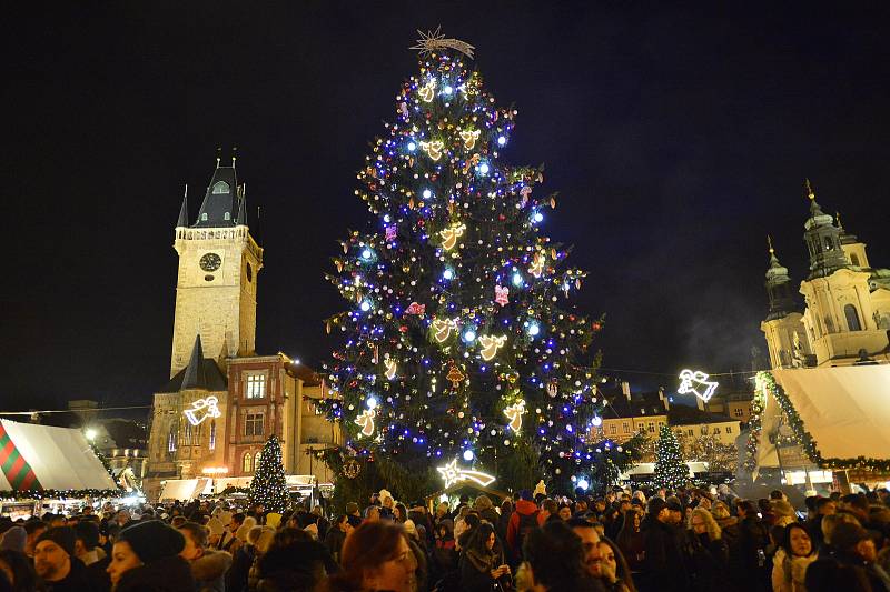 V sobotu 30. listopadu 2019 byl v Praze na Staroměstském náměstí rozsvícen vánoční strom.