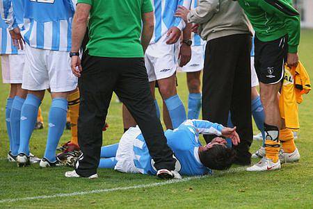 DEVÁTÉ KOLO - PŘÍLIŠ EMOCÍ I DIVÁKŮ NA TRÁVNÍKU (FC Zenit Čáslav - Bohemians 1905 1:1)