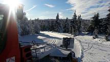 Harrachov je vyhlášeným centrem zimních sportů. Celé území je protkáno desítkami kilometrů upravovaných lyžařských stop a sjezdových tratí všech stupňů náročnosti.