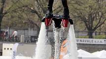 Vodní sport Fly Board.