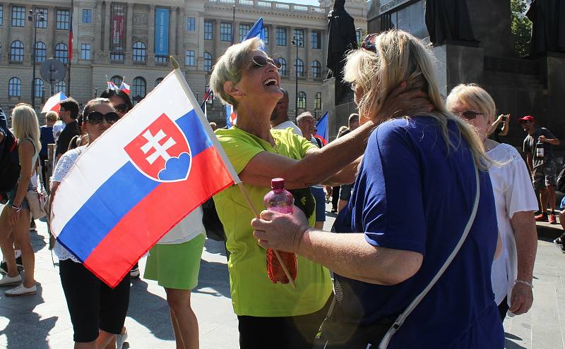 Z protestní 'Jízdy za naše děti a svobodu' na Václavském náměstí v Praze.