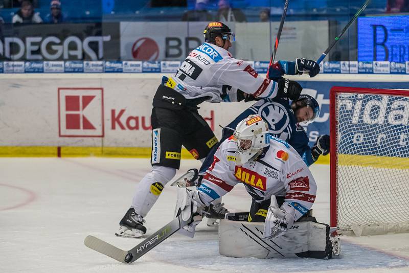 Hokejisté Sparty neudrželi v Plzni dvoubrankové vedení a po přestřelce v závěru padli 4:5.