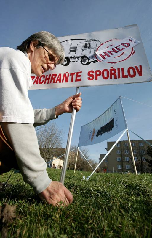 Happening proti kamionové dopravě, která od otevření jižní části Pražského okruhu projíždí Spořilovem. 