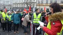 Pražská KSČM uspořádala v Praze protest proti zdražování. Komunisté inspirování demonstranty ve Francii přišli ve žlutých vestách.