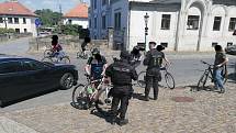 Na to, jak jezdí po silnicích cyklisté, a zejména řidiči motorových vozidel kolem cyklistů, se zaměřili středočeští policisté během týden trvající dopravně bezpečnostní akce.