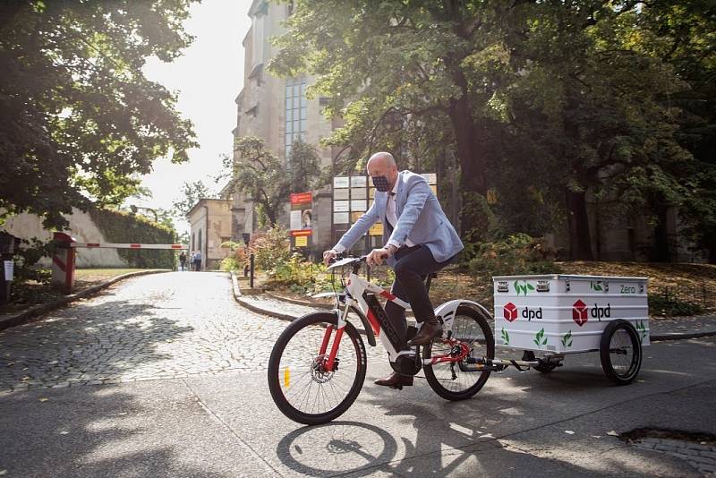 Konec zásobovacích náklaďáků v centru. Praha chce vsadit na cyklocargo.