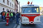 Cestující se v neděli v Praze svezli historickým trolejbusem.
