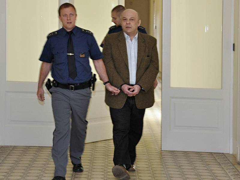 Pražský městský soud potrestal někdejšího dispečera bezpečnostní agentury Antonína Saletu devíti lety vězení za účast na takzvané loupeži století.