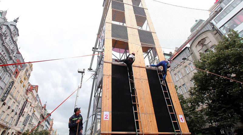 Soutěž nejlepších hasičských sportovců ve výstupu na věž Václavská věž 2013 se konala ve středu na Václavském náměstí. 