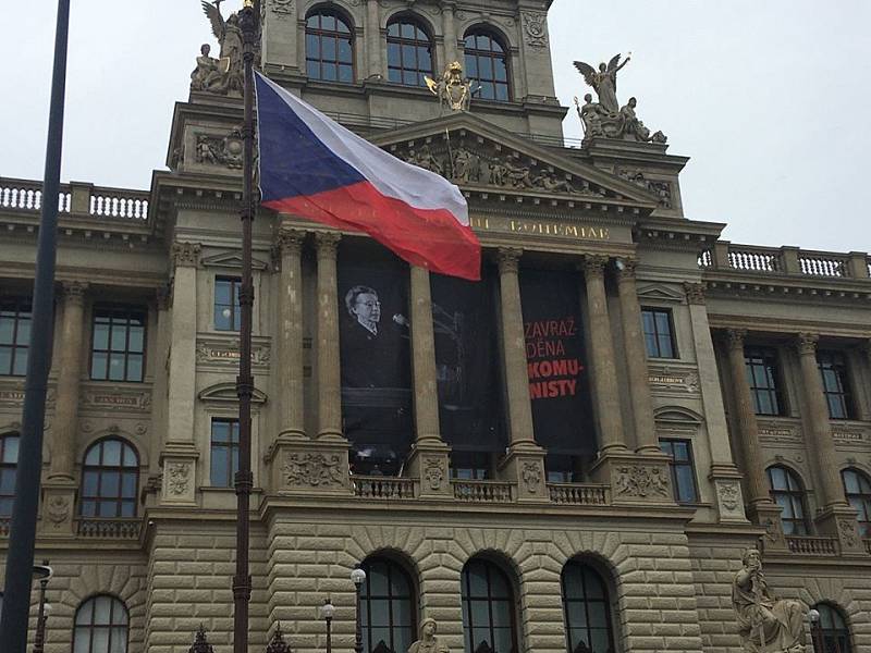 Praha si připomíná památku Milady Horákové u příležitosti 70. výročí justiční vraždy.