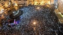 Lidé si po celé Praze připomínali 17. listopadu 29. výročí Sametové revoluce.