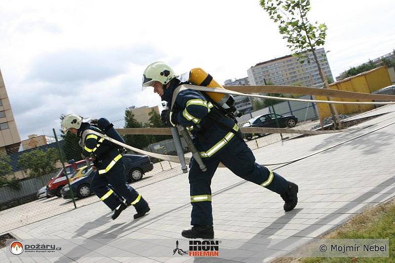 Hasiče prověřila nejtěžší soutěž Iron Fireman. Na pražském Pankráci v sobotu změřilo své síly a zkušenosti bezmála 70 špičkových borců.