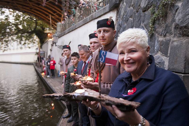 Sokolové si připomněli Památný den sokolstva, děti pouštěly lodičky se svíčkami